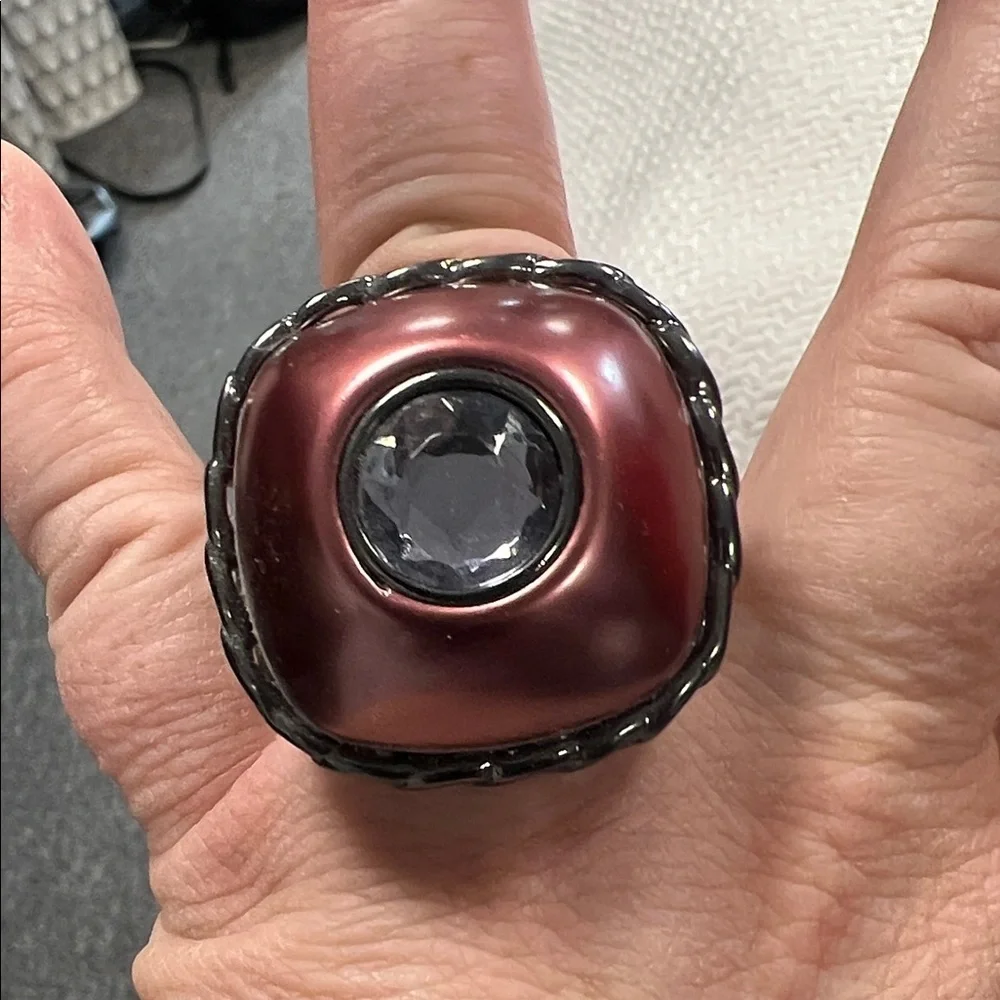Elegant Red Statement Ring with Chainlink border